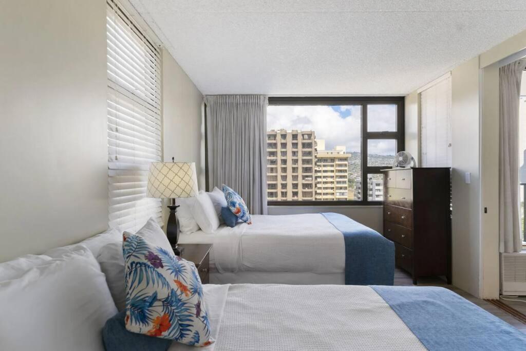 Ala Wai Suite 1 Bed Canal View Condo Honolulu Exterior photo